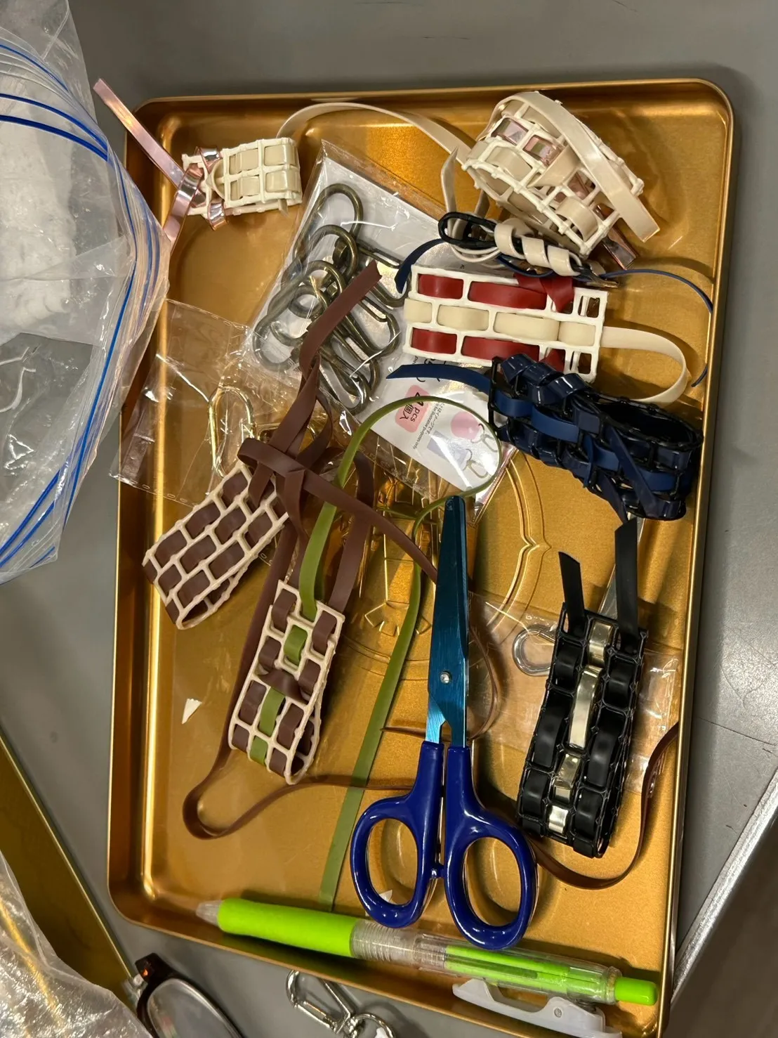 部品・工具の仕分け作業